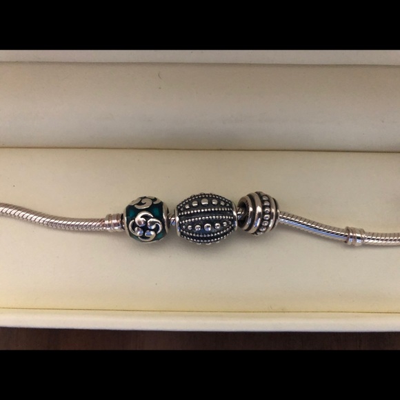 Pandora Bracelet with 3 charms. - Picture 2 of 7